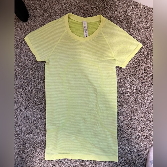 NWOT Lululemon Swiftly - Picture 1 of 4